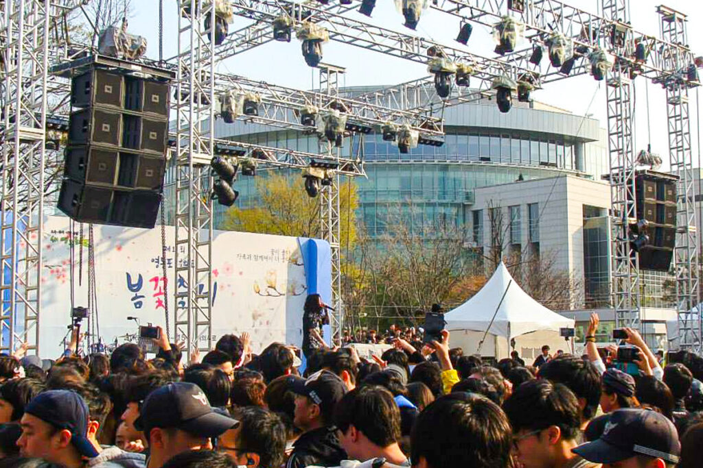 Concert at the Yeongdeungpo Yeouido Spring Blossom Festival
