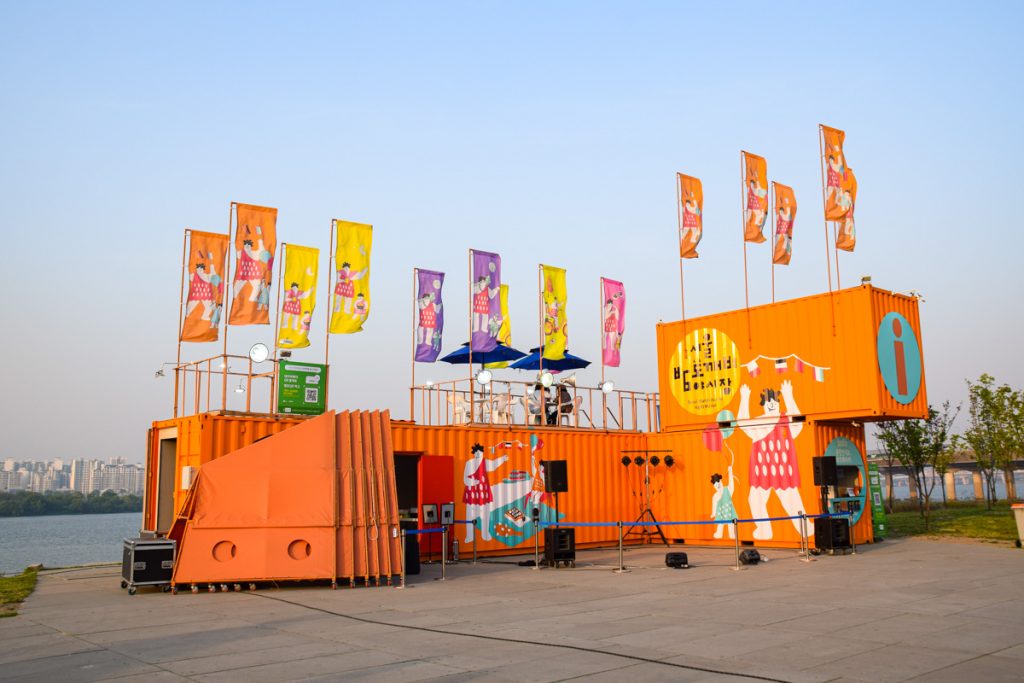 Bamdokkabi mascot as seen on a building