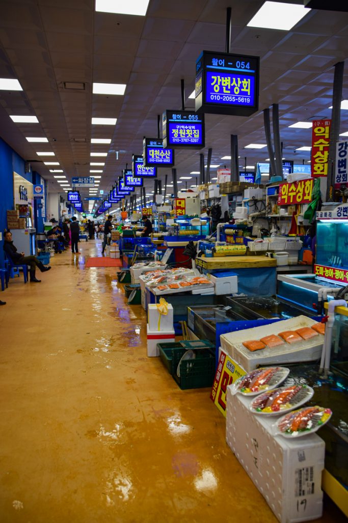 Vendors in Noryangjin Market