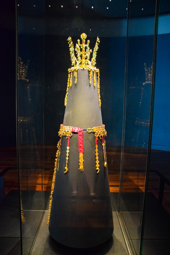 Gold crown and belt from the Silla Dynasty at the National Museum of Korea